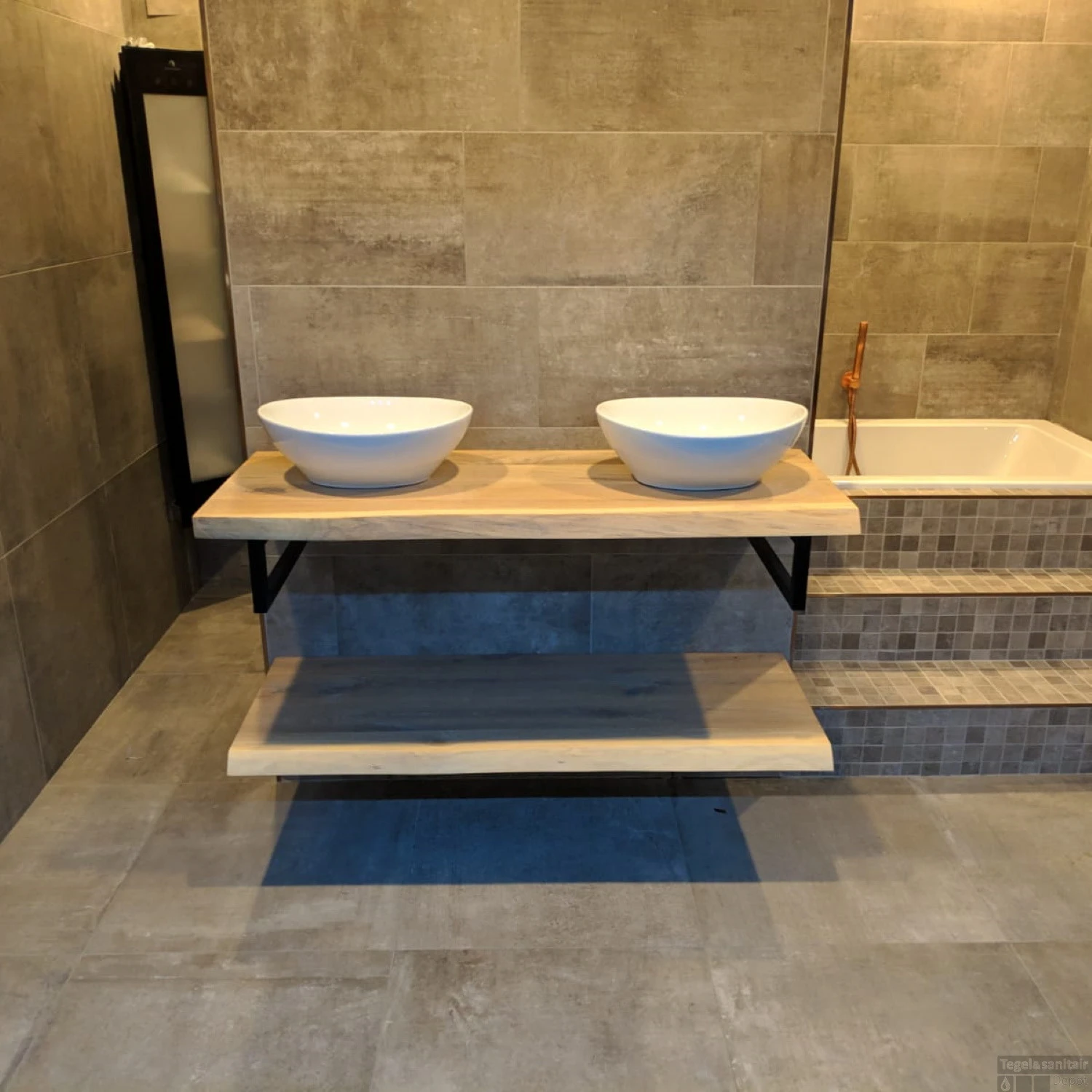 Badkamermeubel BWS Woodstone Twee Bovenbladen Met Boomstamkant 120 Cm (met Beugels En Waskommen) 1 Badkamermeubel BWS Woodstone Twee Bovenbladen Met Boomstamkant 120 Cm (met Beugels En Waskommen)