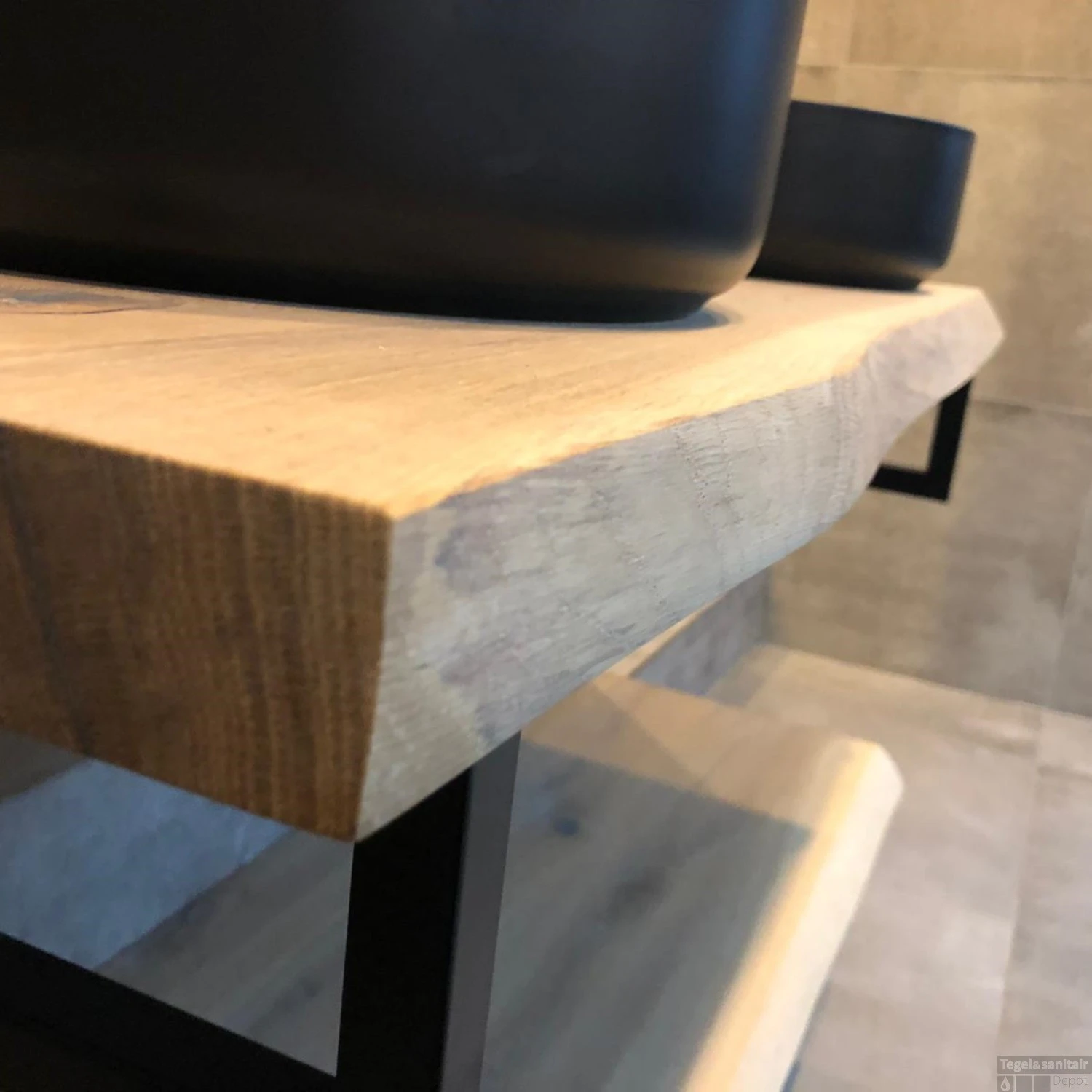 Badkamermeubel BWS Woodstone Twee Bovenbladen Met Boomstamkant 120 Cm (met Beugels En Waskommen) 5 Badkamermeubel BWS Woodstone Twee Bovenbladen Met Boomstamkant 120 Cm (met Beugels En Waskommen) - Afbeelding 5