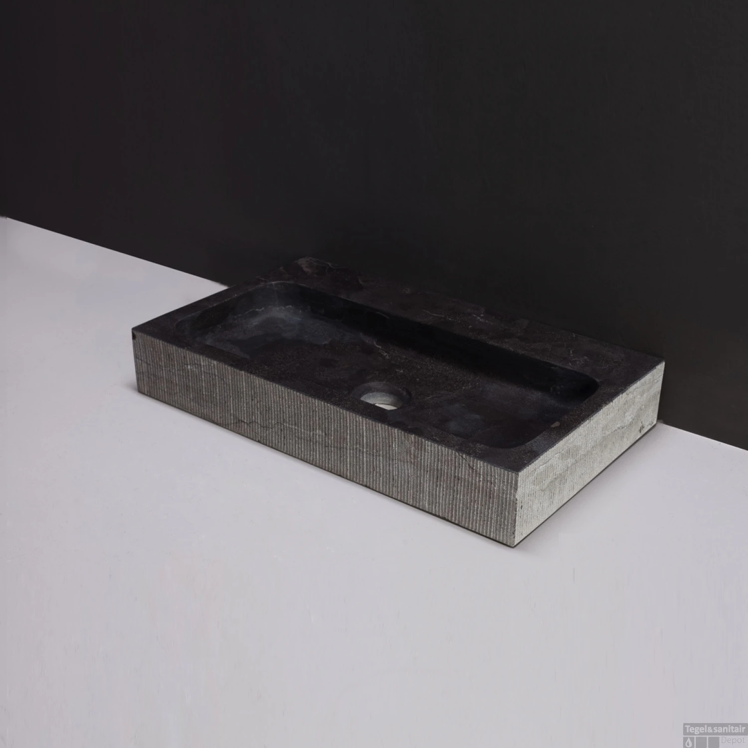 Forzalaqua Gotenburg Hardsteen Gefrijnd 50x30x8 Cm Met Kraangat 1 Forzalaqua Gotenburg Hardsteen Gefrijnd 50x30x8 Cm Met Kraangat