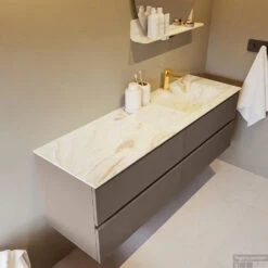 MONDIAZ VICA-DLUX 150cm Badmeubel Onderkast Smoke 4 Lades. Inbouw Wastafel CLOUD Rechts 1 Kraangat, Kleur Frappe, En Spiegel Model SPOT -Duravit Verkoop vica dluxe inbouw cloud frappe smoke side2 0060 13132514375151