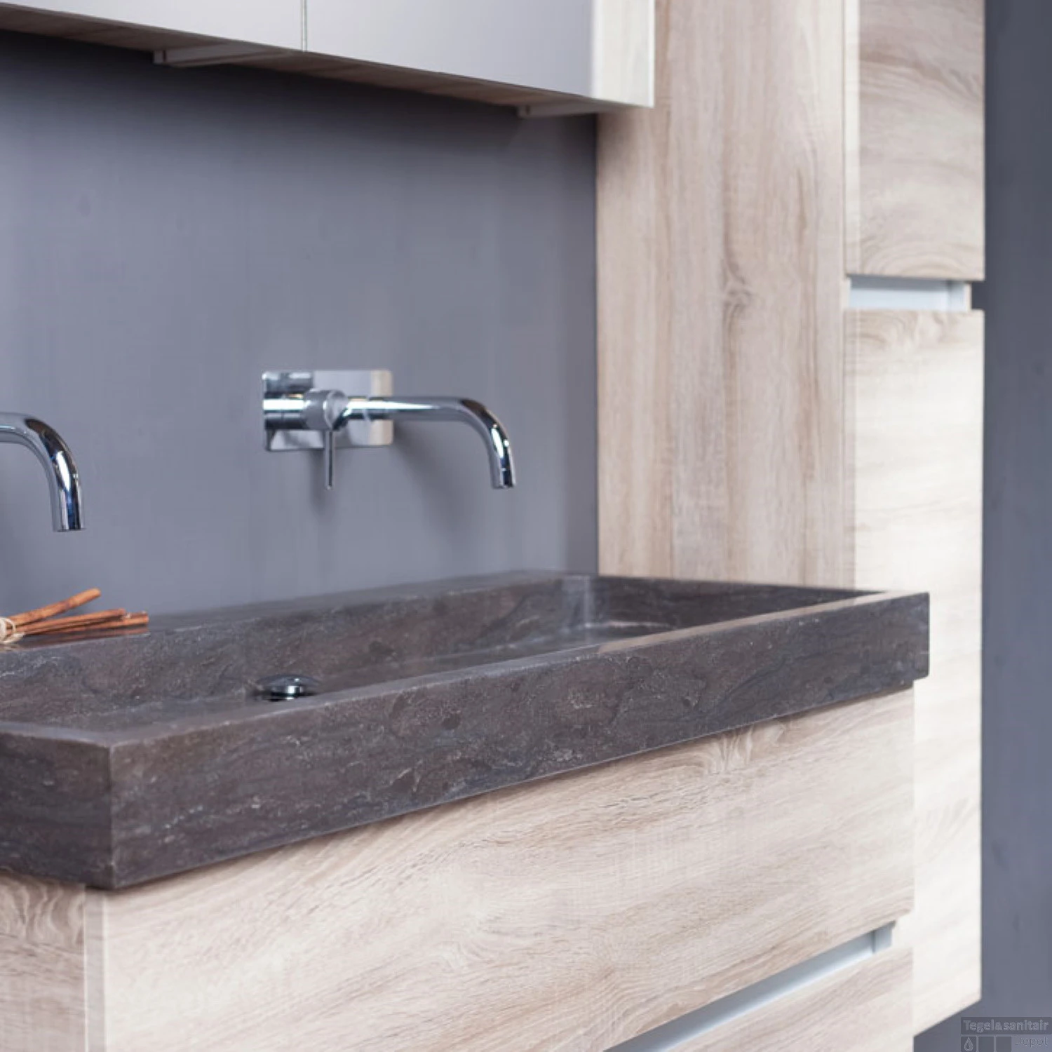 Wastafel Forzalaqua Oslo Hardsteen Gezoet Met Kraangat 120,5x51,5x9,5 Cm 3 Wastafel Forzalaqua Oslo Hardsteen Gezoet Met Kraangat 120,5x51,5x9,5 Cm - Afbeelding 3