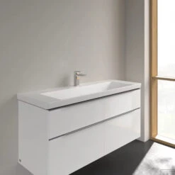 Wastafel Villeroy & Boch Subway 3.0 Met CeramicPlus 1 Kraangat Zonder Overloop 130x47x16.5 Cm Stone White -Duravit Verkoop wastafel villeroy boch subway 3.0 130x47x16.5 cm stone white sfeer 1